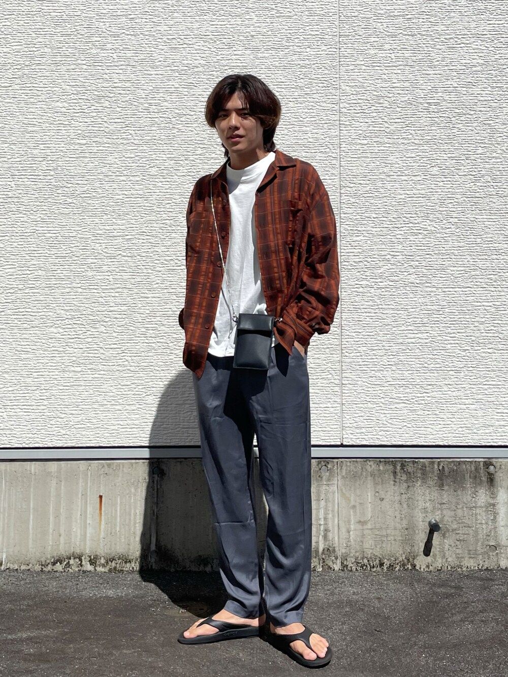 「ITEMS URBANRESEARCHのオーバーサイズ オープンカラーシャツ（シャツ/ブラウス、ブラウン系）」を使った、鷹見侑輝さん（メンズ・175cm）の秋コーディネートの1枚目の写真