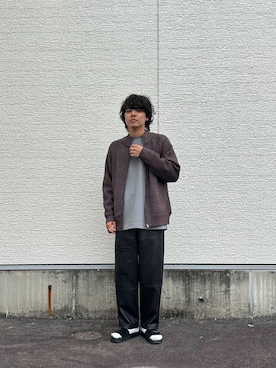 「ITEMS URBANRESEARCH（アイテムズ アーバンリサーチ）のマシンウォシャブルマシュマロドライバーズニット（カーディガン/ボレロ）」を使った、鷹見侑輝さん（メンズ・175cm）の秋コーディネート