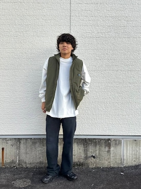 「アイテム（ダウンベスト）」を使った、鷹見侑輝さん（メンズ・175cm）の秋コーディネート