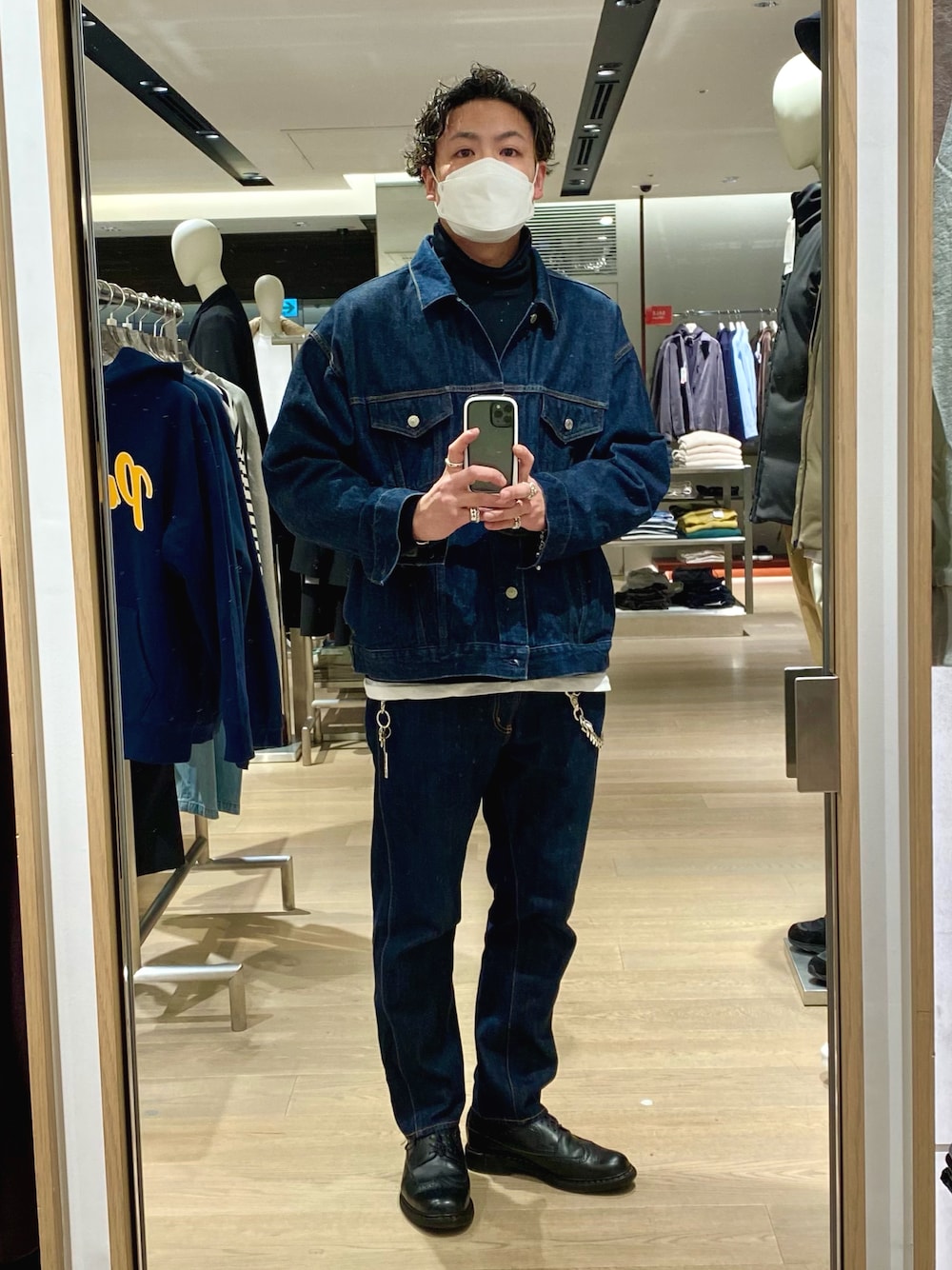 「冬のコーデ、デニムオンデニム、ootd、BEAUTY&YOUTH UNITED ARROWS、UNUSED、Chrome Hearts、Paraboot、wingtip」｜「BEAUTY&YOUTH UNITED ARROWSのBY スムース タートル カットソー（Tシャツ/カットソー、ブラック系）」を使った、shibuya shunsukeさん（メンズ・172cm）の冬コーディネートの1枚目の写真