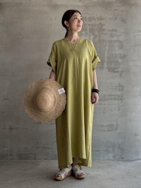 「HELIOPOLE（エリオポール）のFAUX LINEN V NECK DRESS（ワンピース、グリーン系）」を使った、heliopoleofficialさん（レディース・160cm）の夏コーディネート