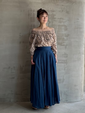 「HELIOPOLE（エリオポール）のCOTTONLAWN PRINT SHIRRING BLOUSE / コットン ローン プリント シャーリング ブラウス（シャツ/ブラウス、ベージュ系）」を使った、heliopoleofficialさん（レディース・160cm）の夏コーディネート