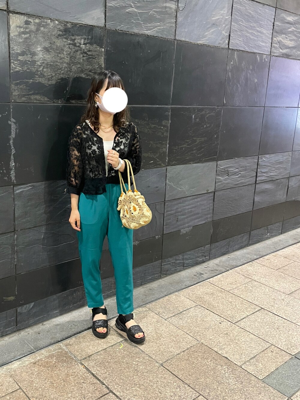 「大人カジュアル、夏、今日のコーデ、カラーパンツ」｜「INGNIのアイテム（シャツ/ブラウス、ブラック系）」を使った、misakiさん（レディース・153cm）の夏コーディネートの1枚目の写真