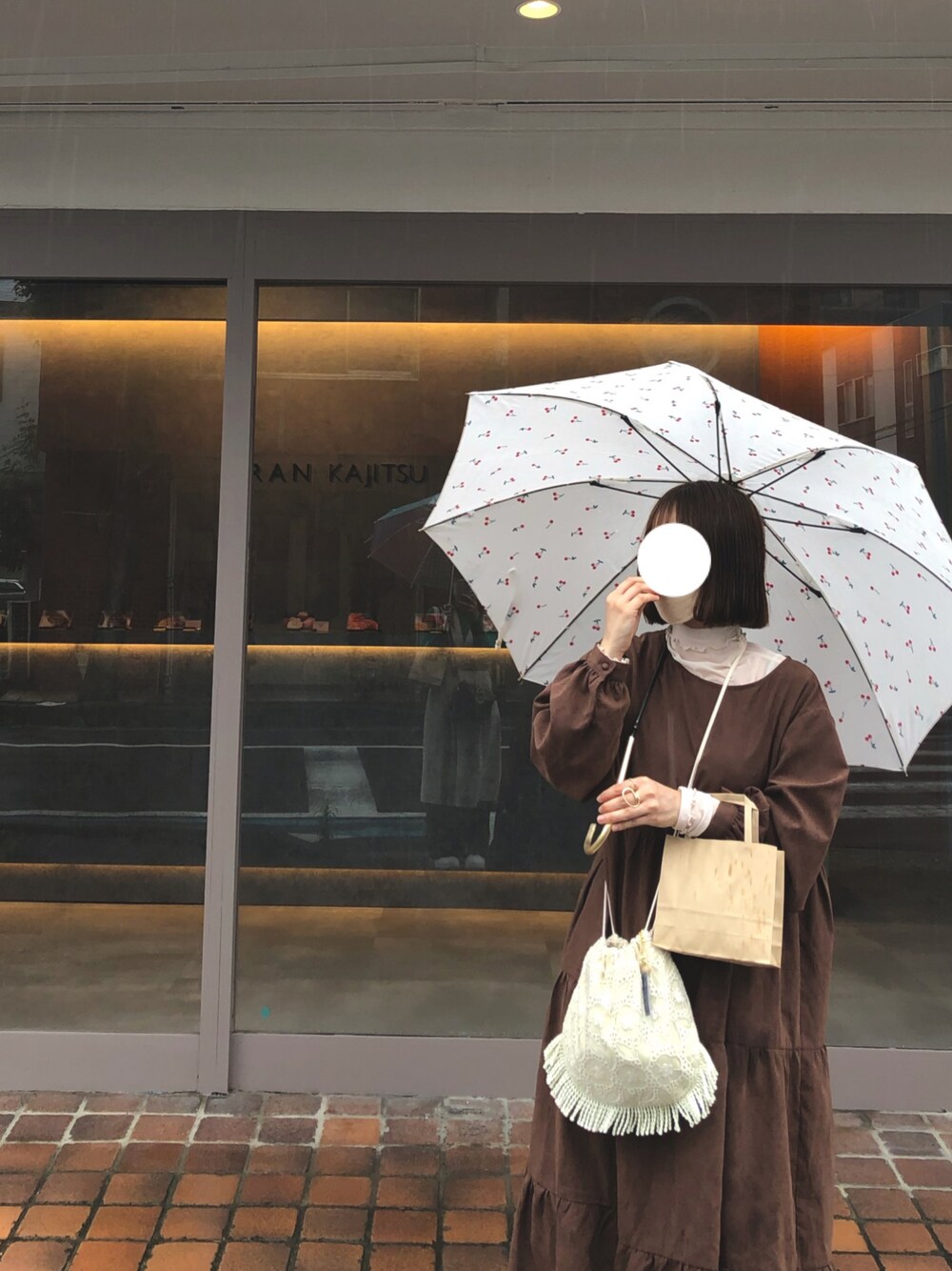 「シンプル、お出かけコーデ、雨の日コーデ、低身長コーデ、ワンピース、今日のコーデ、ootd、淡色コーデ、淡色女子、淡色、カフェ、カフェ巡り、休日スタイル、休日コーデ、AmbreNeige」｜「Ambre Neigeのティアードマキシワンピース／【WEB/EC限定商品】（ワンピース、ブラウン系）」を使った、misakiさん（レディース・153cm）の春コーディネートの1枚目の写真