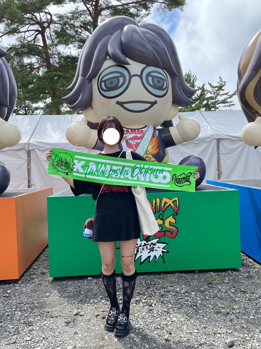 「関ジャニ∞、eighter、甘辛mix、甘辛コーデ、ツアーT、ツアーグッズ、スカパン、ミニスカート、レースソックス、ローファー、参戦服、参戦服コーデ、ブラック、ブラックコーデ、オールブラック」｜「関ジャニのアイテム（Tシャツ/カットソー、ブラック系）」を使った、misakiさん（レディース・154cm）の秋コーディネートの1枚目の写真