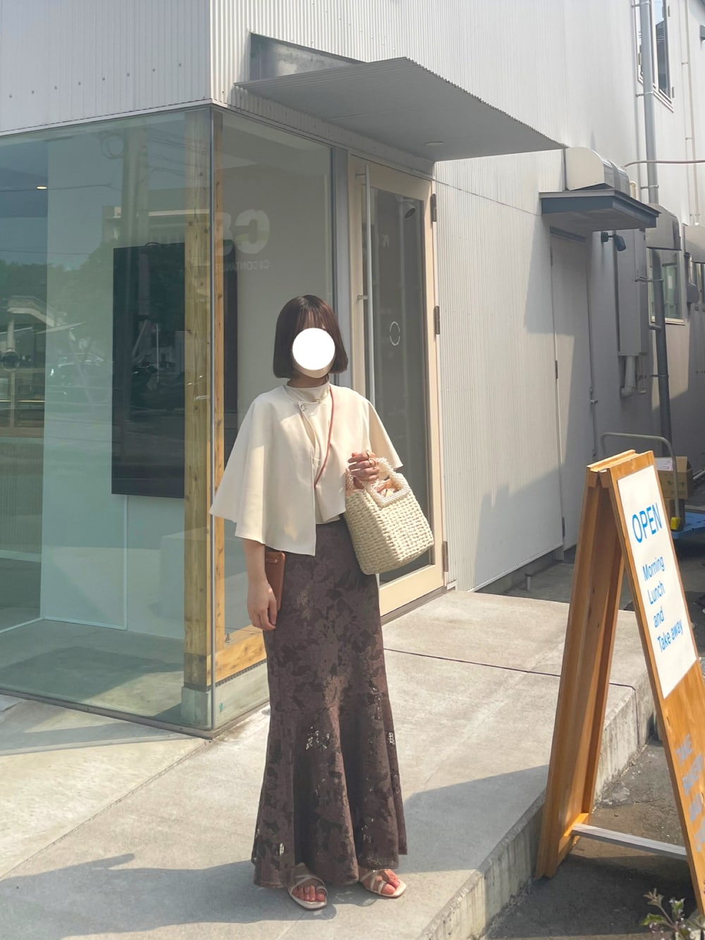 「お出かけコーデ、淡色コーデ、淡色女子、淡色、acka、カフェ、マーメイドスカート、休日コーデ、低身長、大人ガーリー、かごバッグ、サンダルコーデ、夏コーデ、休日スタイル、低身長コーデ」｜「Ackaのアイテム（スカート、ブラウン系）」を使った、misakiさん（レディース・153cm）の夏コーディネートの1枚目の写真