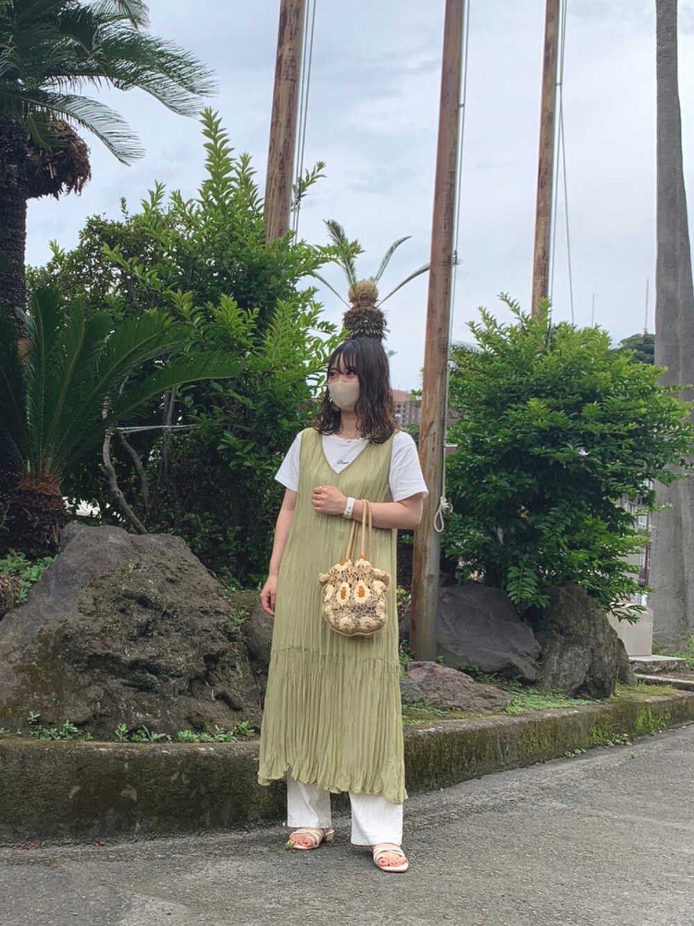 「休日コーデ、夏コーデ、オトナカジュアル、今日のコーデ、低身長コーデ、サンダル、ラクチンコーデ、Tシャツ、グリーン」｜「LOWRYS FARMのワッシャープリーツワンピース（ワンピース/ドレス、グリーン系）」を使った、misakiさん（レディース・153cm）の夏コーディネートの1枚目の写真