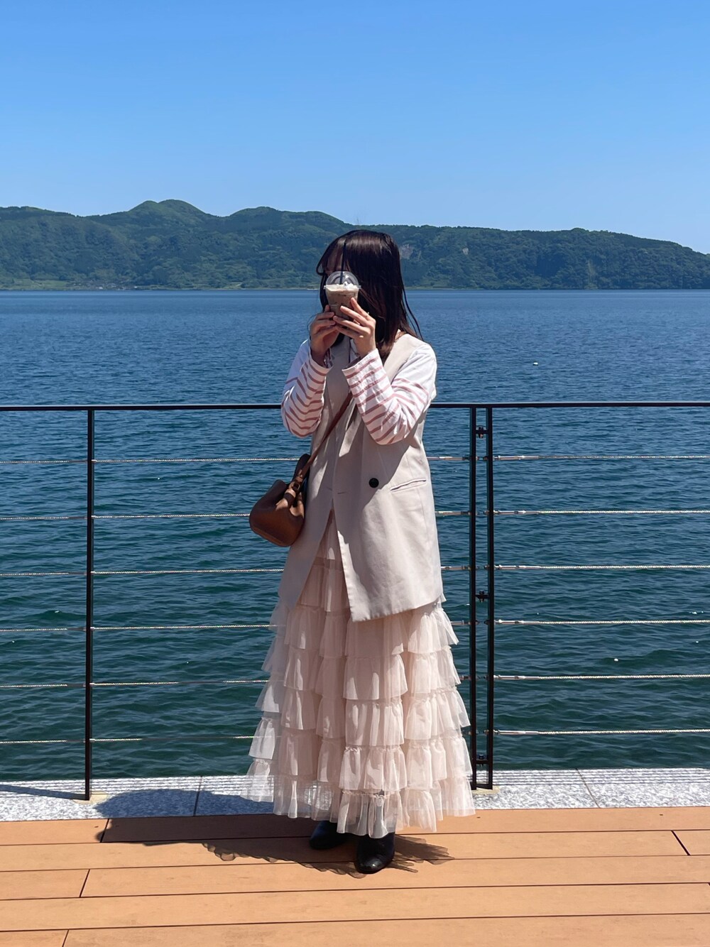 「お出かけコーデ、春コーデ、春、チュールスカート、ジレ、ジレコーデ、プチプラ、UNIQLO、GU、me+em select、おしゃれさんと繋がりたい、低身長、低身長女子、ティアードスカート、お出かけコーデ日記」｜「UNIQLOのアイテム（トップス、ホワイト系）」を使った、misakiさん（レディース・153cm）の春コーディネートの1枚目の写真