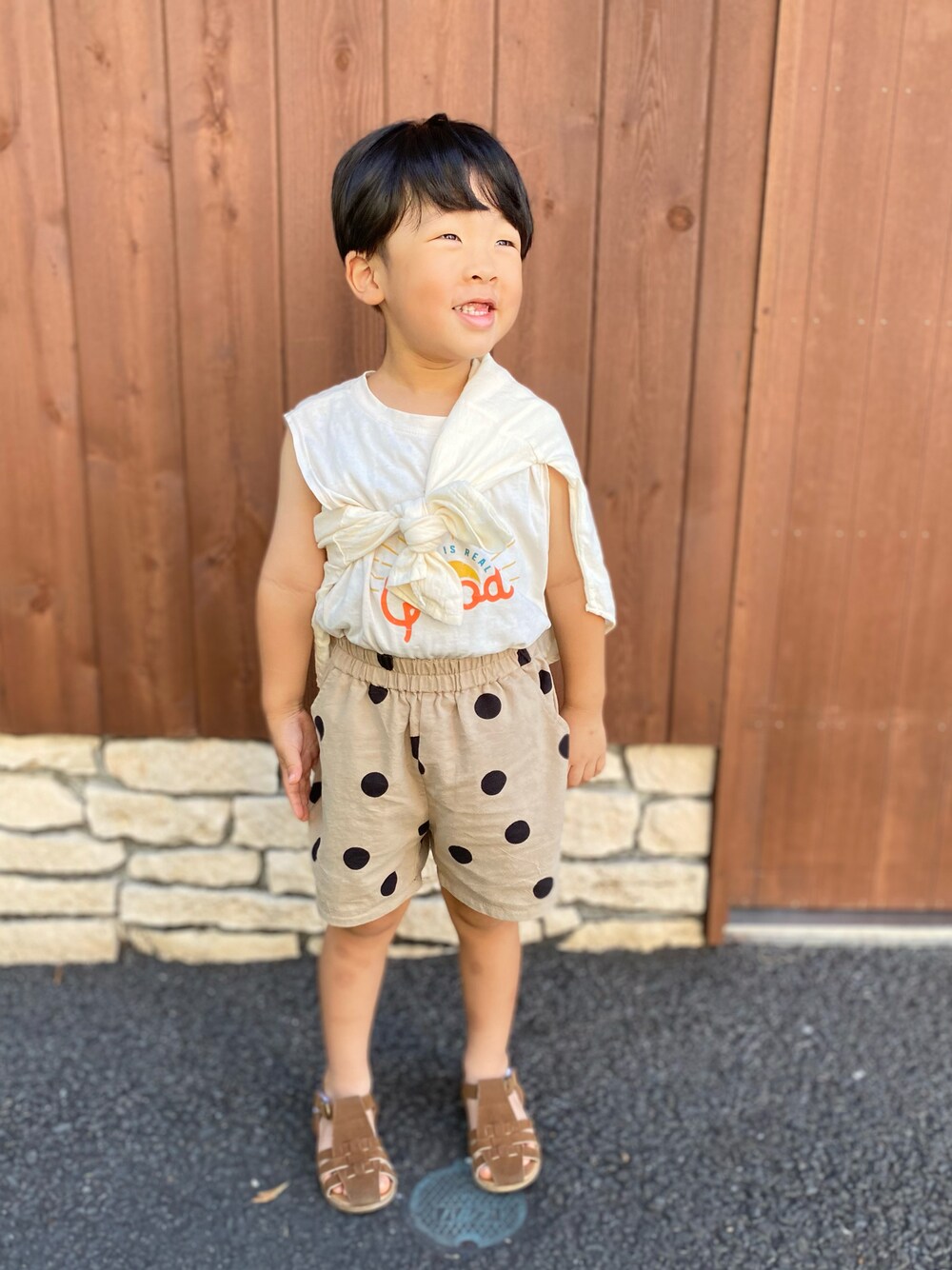 「キッズコーデ、おしゃれさんと繋がりたい、ゆるコーデ、おとこのこ、韓国子供服、プチプラ、たすき掛け、ドット」｜「Birthdayのアイテム（シャツ/ブラウス、ホワイト系）」を使った、RUIさん（キッズ・100cm）の秋コーディネートの1枚目の写真