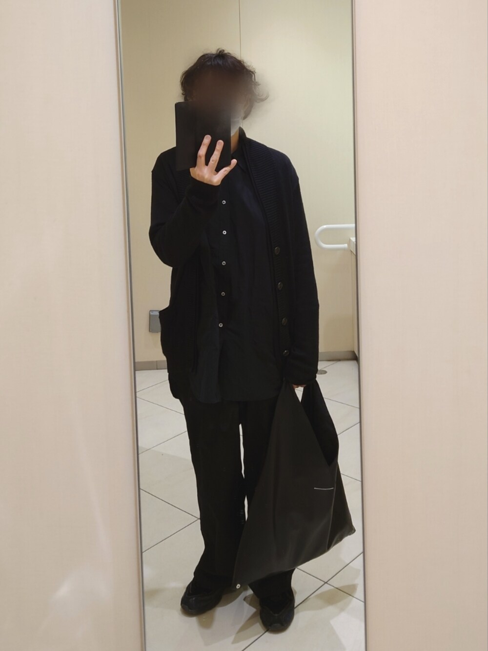 「オールブラック」｜「PUBLIC TOKYOのアイテム（シャツ/ブラウス、ブラック系）」を使った、tyaさん（メンズ・171cm）の冬コーディネートの1枚目の写真