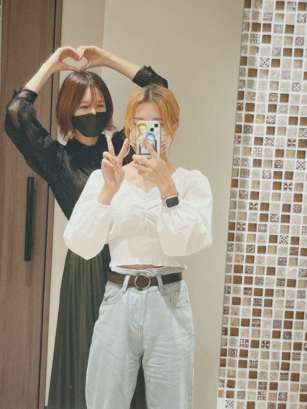 「GRLのアイテム（シャツ/ブラウス、ホワイト系）」を使った、横ももさん（レディース・158cm）の冬コーディネートの1枚目の写真