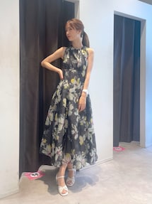 フラワータックギャザーワンピース｜マーキュリーデュオ（MERCURYDUO