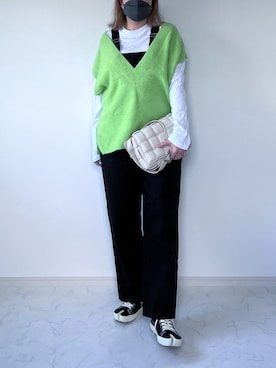 「ニットベスト」｜「アイテム（サロペット/オーバーオール）」を使った、eriiicaさん（レディース・158cm）の冬コーディネート