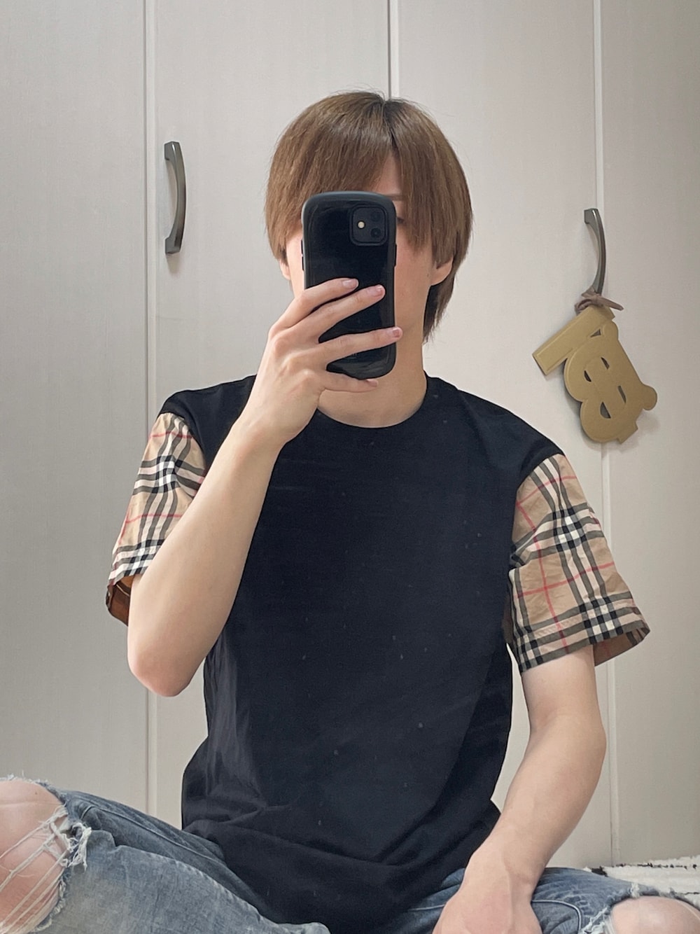 「バーバリー、バーバリーチェック、Tシャツ、おしゃれさんと繋がりたい」｜「BURBERRYのアイテム（Tシャツ/カットソー、ブラック系）」を使った、きせくんさん（メンズ・170cm）の秋コーディネートの1枚目の写真