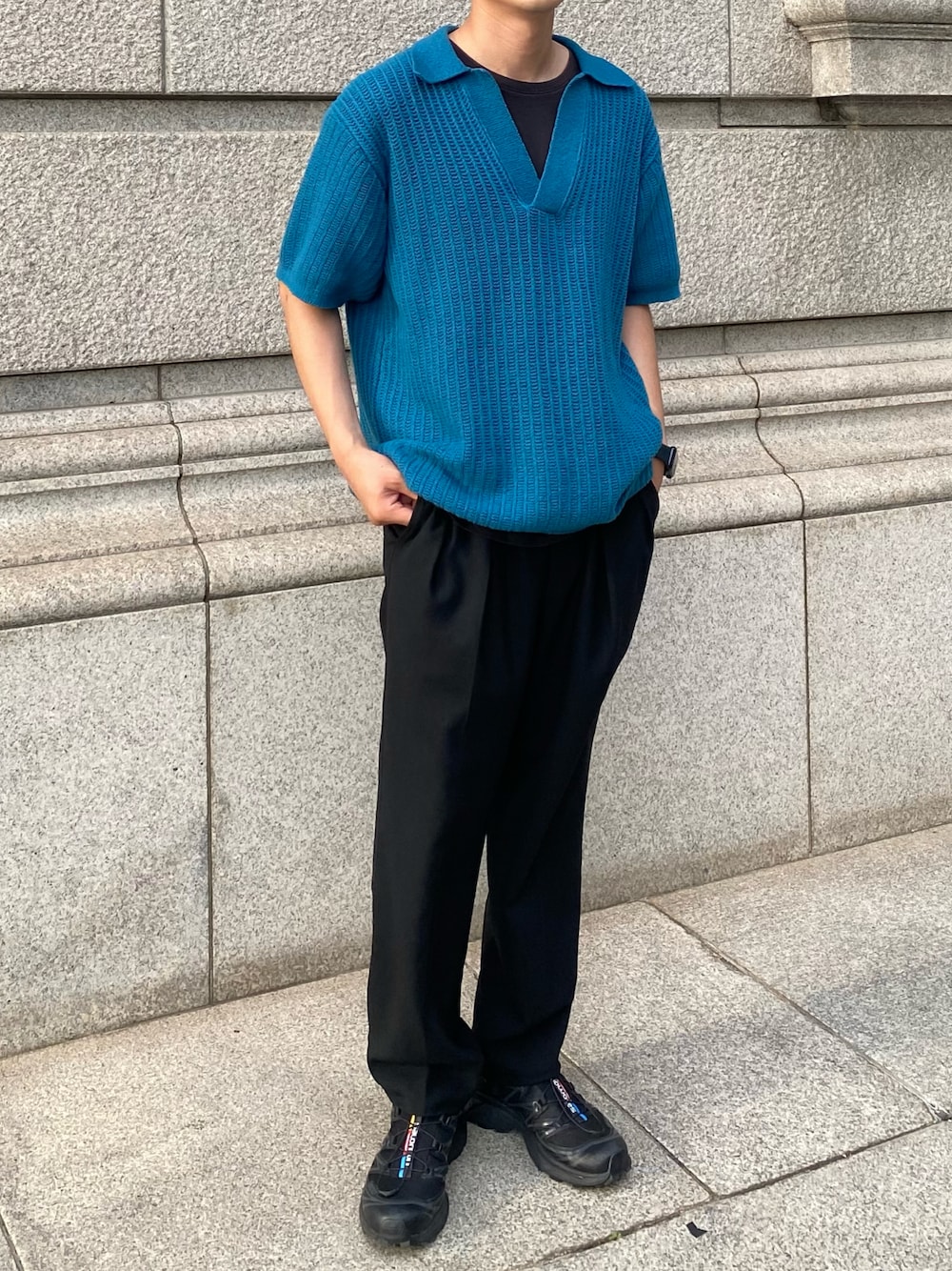 「シンプルコーデ、お洒落さんとつながりたい、メンズコーデ、ootd、低身長コーデ、オトナカジュアル、大人カジュアル、カジュアル、夏コーデ、黒、AURALEE、UNIQLO、シンプル」｜「AURALEEのアイテム（ニット/セーター、ブルー系）」を使った、Takaさん（メンズ・165cm）の夏コーディネートの1枚目の写真