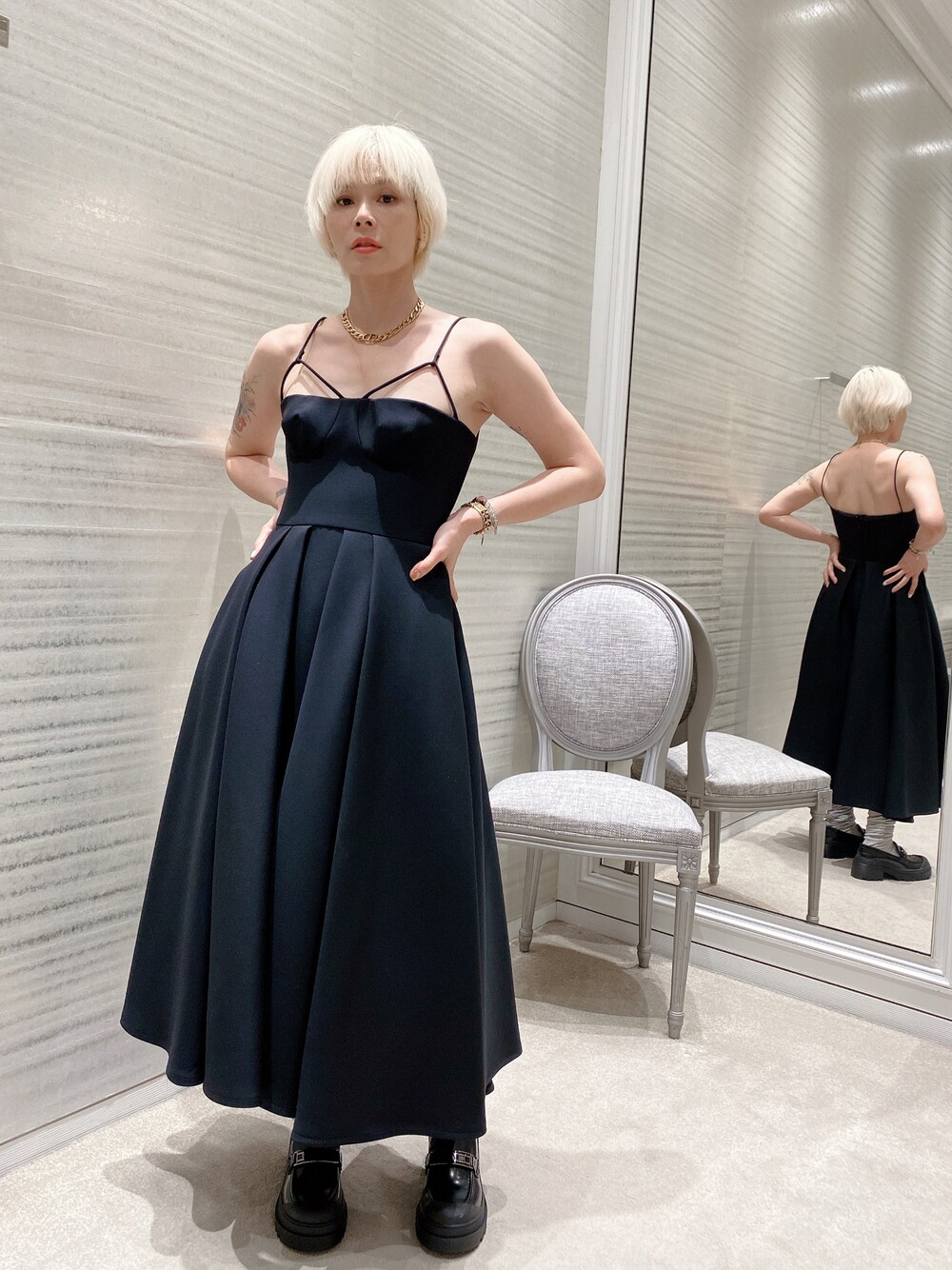 ジャンパースカートを使った「Dior」の人気ファッションコーディネート 
