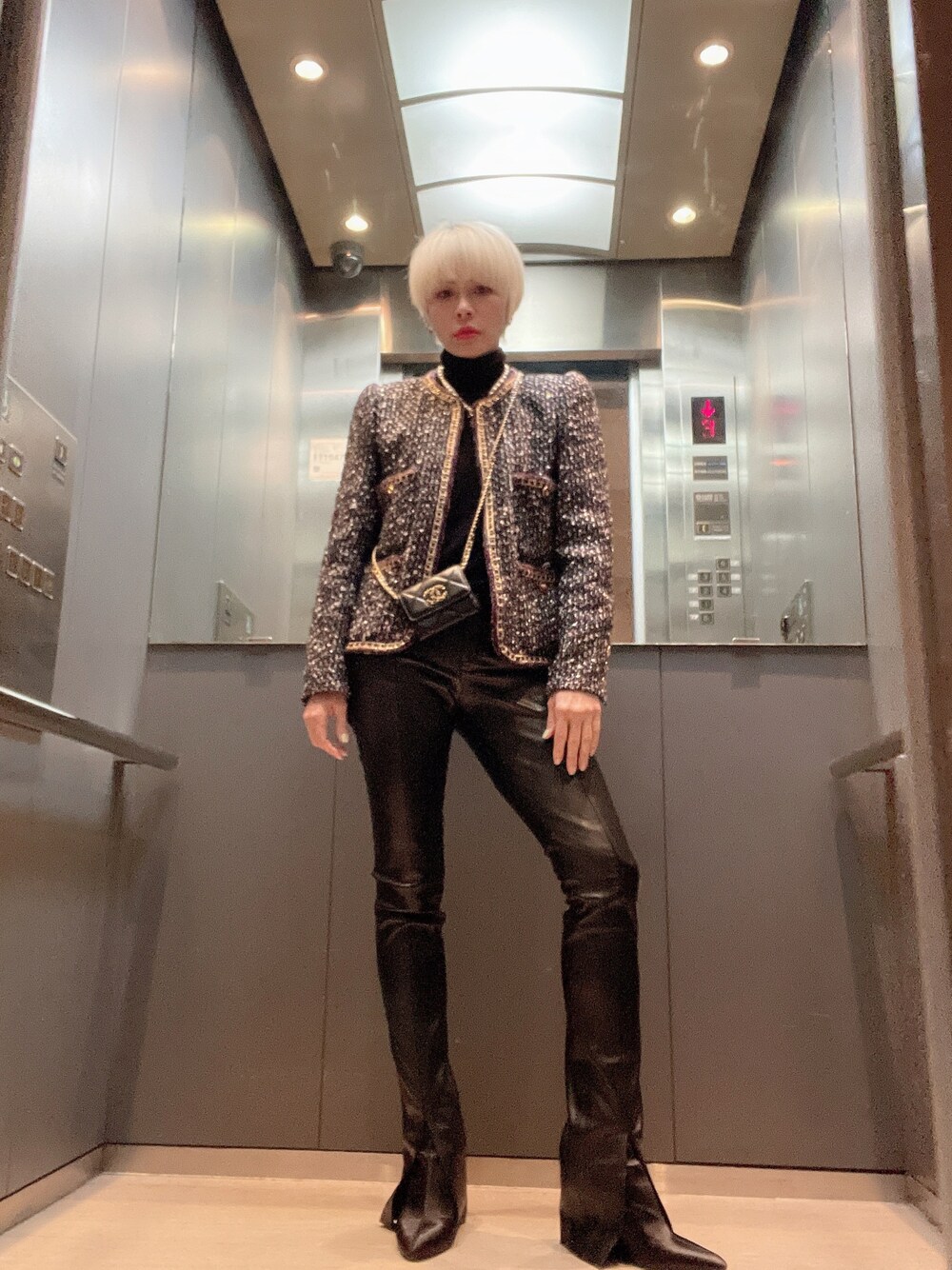 CHANELのポーチを使った人気ファッションコーディネート - WEAR