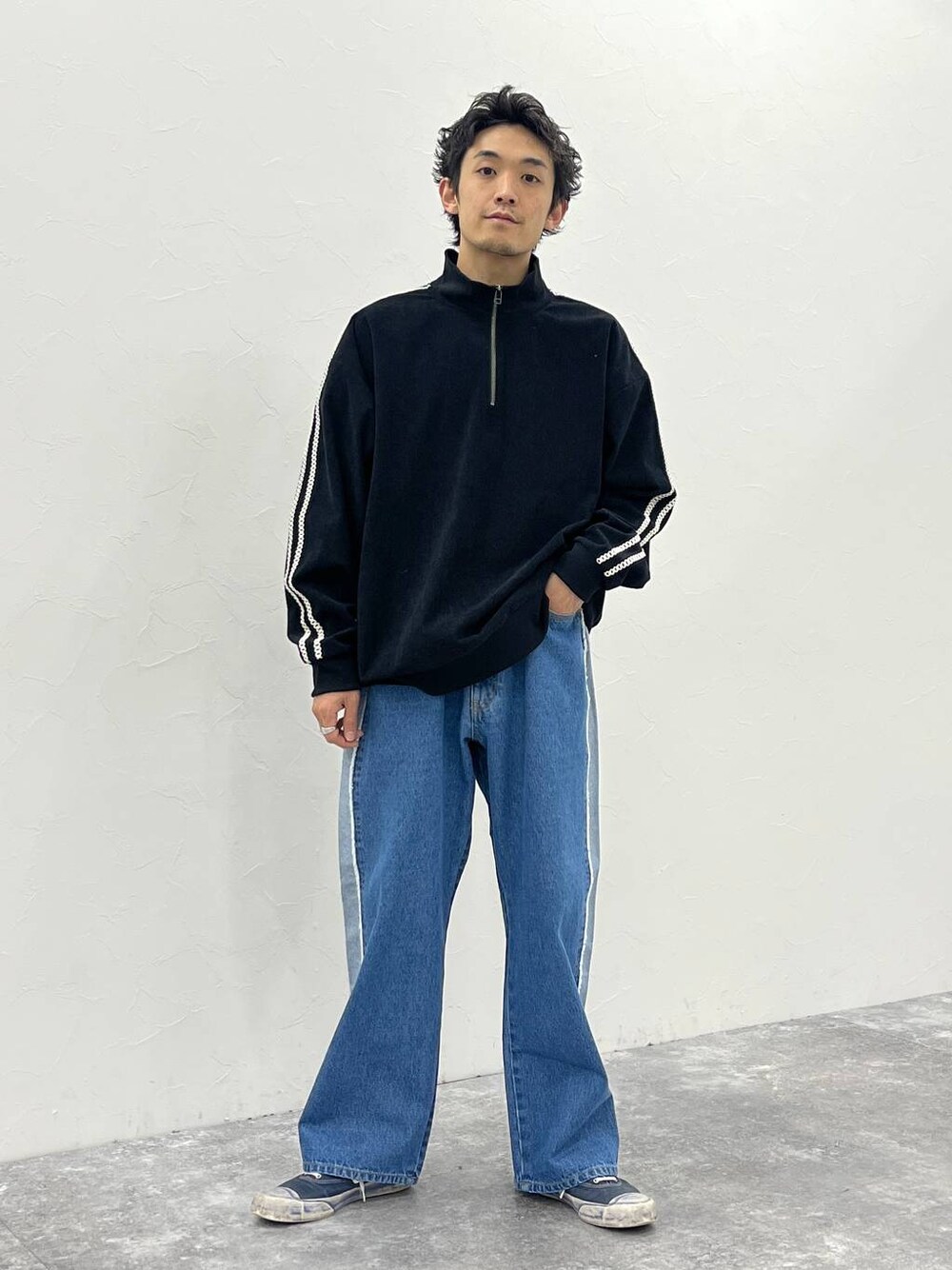 「ストリート、カジュアル、きれいめ、デニムパンツ、低身長、NKJコーデ_niko and ...」｜「niko and...の[niko and ...JEANS 2024SS]5ポケットワイドデニムパンツ（デニムパンツ、その他）」を使った、Kou_saitohさん（メンズ・166cm）の冬コーディネートの1枚目の写真