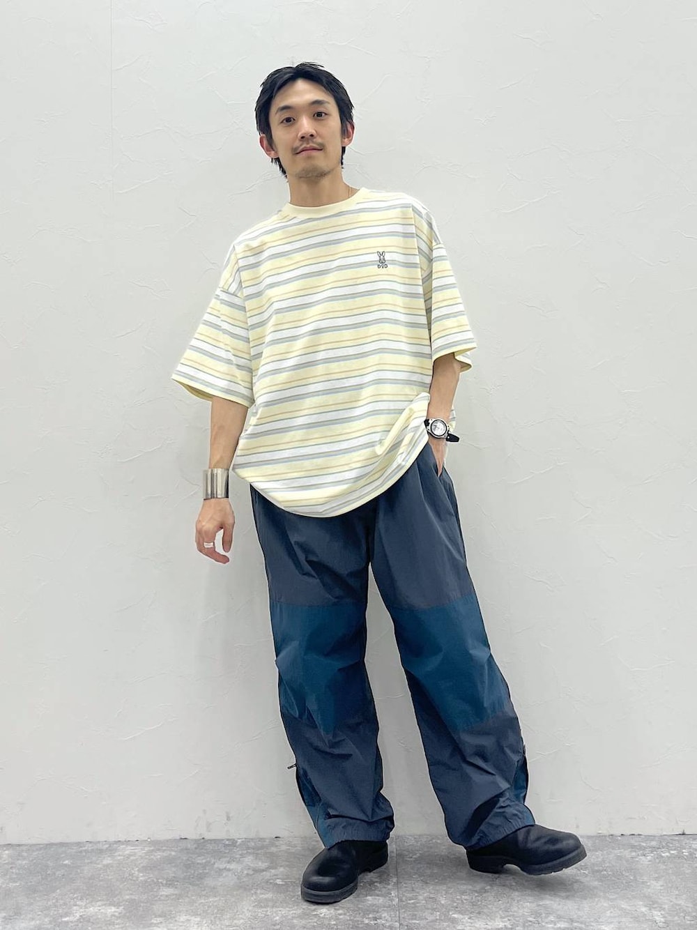 「低身長、ストリート、カジュアル、きれいめ、DODとニコアンド_nikoand...、niko and ...、ミリタリー、ボーダー」｜「niko and...の【NATOKii(ネイトゥーキー)】ミリタリーシャカパンツ（その他パンツ、グレー系）」を使った、Kou_saitohさん（メンズ・166cm）の春コーディネートの1枚目の写真