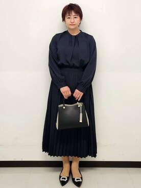 「OPAQUE.CLIP（オペークドットクリップ）の《通勤対応》ジョーゼットプリーツワンピース【洗濯機OK】（ワンピース、ブルー系）」を使った、メイポンさん（レディース・155cm）の冬コーディネート