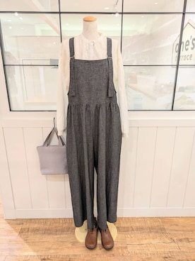 「one'sterrace（ワンズテラス）の綿麻 シャンブレーサロペット（サロペット/オーバーオール、ブラック系）」を使った、くまさん（レディース・164cm）の秋コーディネート