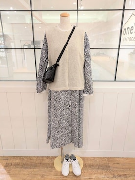 「one'sterrace（ワンズテラス）のキャンブリックプリントワンピース（ワンピース、ブルー系）」を使った、くまさん（レディース・164cm）の秋コーディネート