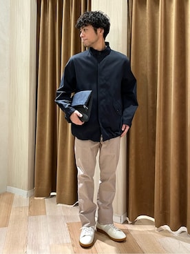 「アイテム（クラッチバッグ、ブルー系）」を使った、URAさん（メンズ・165cm）の冬コーディネート