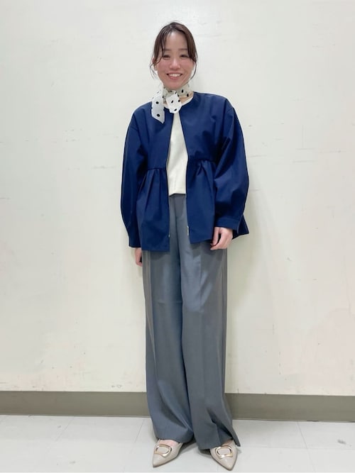 美品 アドーア ペプラム ジップアップノーカラー ブルゾン◆ブルー 美品 アドーア ペプラム ジップアップノーカラー ブルゾン◇ブルー