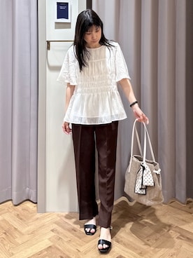 「grove（グローブ）の【二の腕・体型カバー】軽やかに華やぐ 花柄シャーリングブラウス（シャツ/ブラウス、ホワイト系）」を使った、rifuさん（レディース・158cm）の春コーディネート