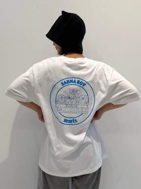 「mmts（マミタス）の【別注】weekly SAUNABOY / サウナＴシャツ 旅行 レイヤード 洗濯可能 主役トップス ライブ サ旅 サ活 猫 サウナボーイ（Tシャツ/カットソー、ホワイト系）」を使った、マミタスさん（レディース・155cm）の夏コーディネート