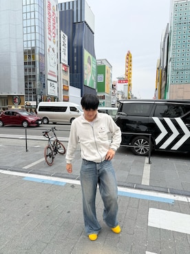 「Bershka（ベルシュカ）のアイテム（デニムパンツ、ブルー系）」を使った、reotakeuchiさん（メンズ・175cm）の春コーディネート