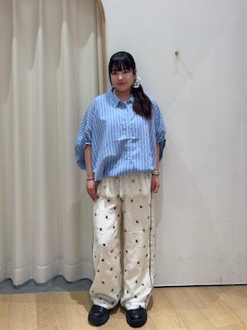 「CIAOPANIC TYPY（チャオパニックティピー）の【さらっと快適/二の腕カバー】綿麻袖ギャザー裾リボンバルーンシャツ（シャツ/ブラウス、ブルー系）」を使った、ゆめなさん（レディース・149cm）の夏コーディネート