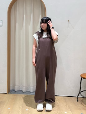 「CIAOPANIC TYPY（チャオパニックティピー）の【新色カラー登場！】肩ドロストギャザーポンチサロペット（つなぎ/オールインワン、ブラウン系）」を使った、ゆめなさん（レディース・149cm）の夏コーディネート