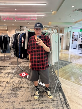 「URBAN RESEARCH（アーバンリサーチ）のCOTTON PAN　SOHOオンブレシャツショートスリーブ（シャツ/ブラウス、レッド系）」を使った、あらたさん（メンズ・170cm）の夏コーディネート