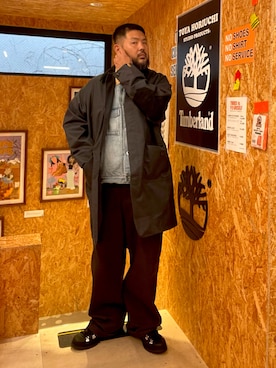 「アイテム（ステンカラーコート）」を使った、MITSUNORI MATSUMURAさん（メンズ・183cm）の秋コーディネート