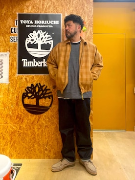 「Timberland（ティンバーランド）の【TOKYO DESIGN COLLECTIVE】ヘリンボーン クルー スウェットシャツ ユニセックス（スウェット、ブルー系）」を使った、MITSUNORI MATSUMURAさん（メンズ・183cm）の春コーディネート