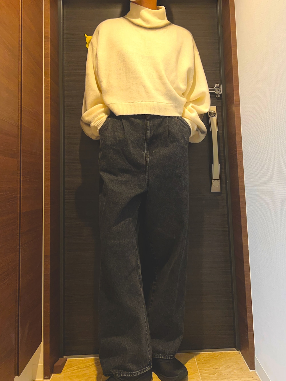 「春めき満開コーデ、今日のコーデ、休日スタイル、大人カジュアル、セーター、ニット、デニム、ワイドパンツ、ハイウエスト、ootd、outfit、おしゃれさんと繋がりたい、いいね、save、フォローお願いします🤑、高身長、コメント イイね 待ってまーす！」｜「Javaの《JaVa ジャバコラボ》デイリースタイルを格上げ。ダブルジャガードスプレープリントハイネック長袖ニット（ニット/セーター、ホワイト系）」を使った、MJさん（メンズ・186cm）の春コーディネートの1枚目の写真