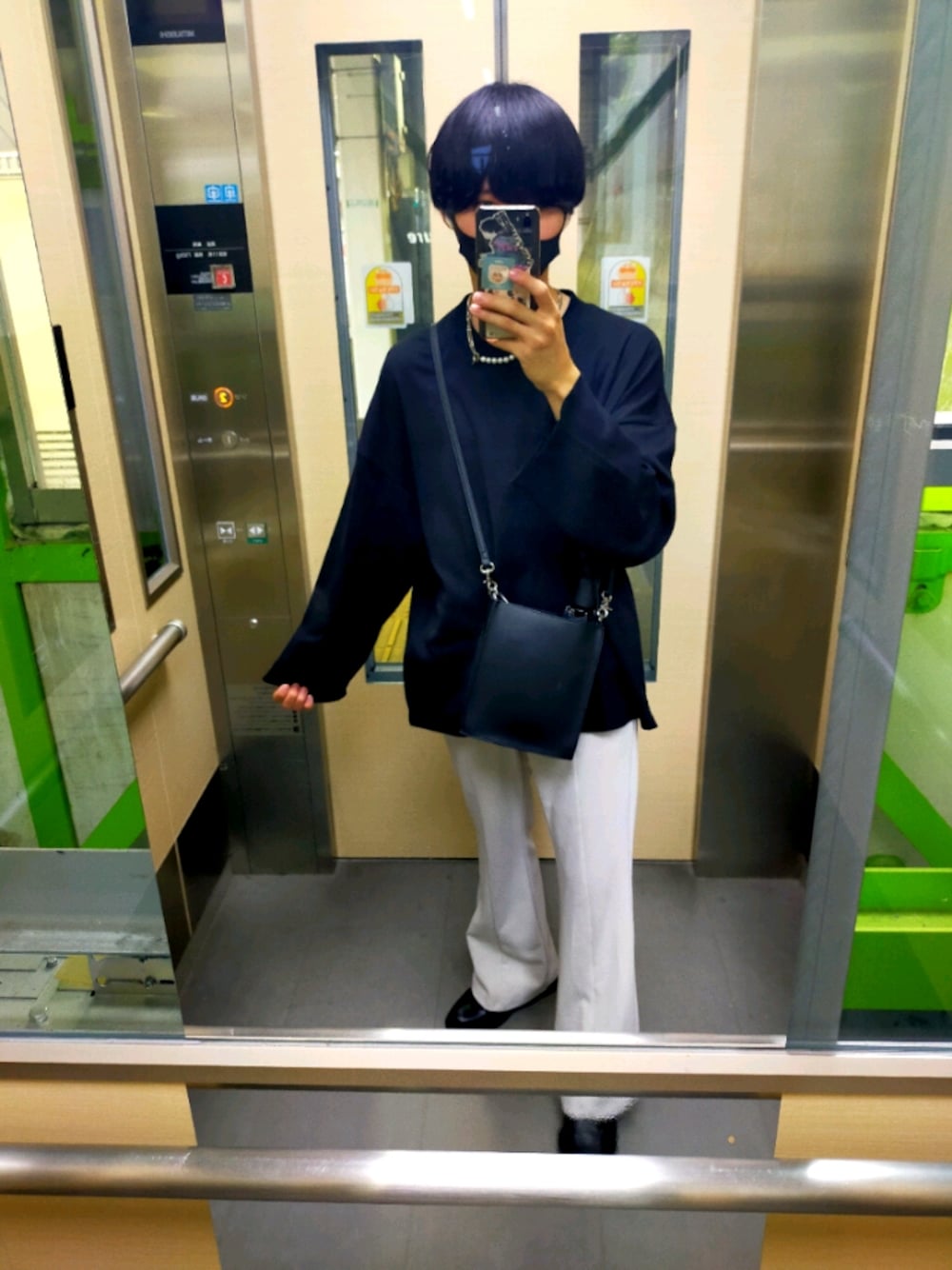 「シンプル、モノトーンコーデ、今日のコーデ、おしゃれさんと繋がりたい、ジーユーコーデ、ワイドフィットT」｜「GUの(GU)スキニーパンツ OFF WHITE 55（その他パンツ、グレー系）」を使った、R【 相互 】さん（メンズ・165cm）の秋コーディネートの1枚目の写真