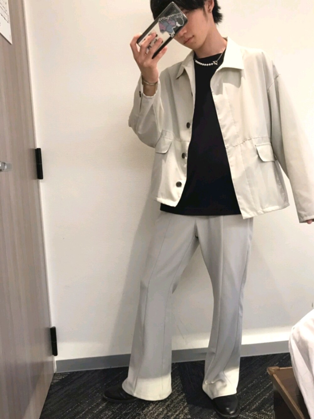 「秋コーデ、HARE、工場長、フレアパンツ、HAREしか勝たん、UNIQLOシャツ、部屋せまっ、江の島」｜「GUのアイテム（スラックス、ホワイト系）」を使った、R【 相互 】さん（メンズ・165cm）の秋コーディネートの1枚目の写真