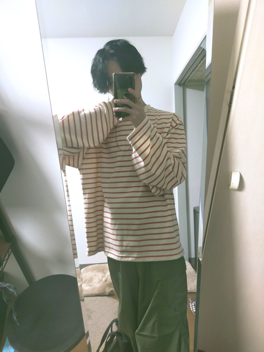 「ADRER、ロンT、カーゴパンツ、カーキ、かわいい、おしゃれさんと繋がりたい、お洒落さんとつながりたい、ボーダー、メンズコーデ」｜「ADRERのextra quality wide sleeve long-T/エクストラクオリティワイドスリーブロンT（Tシャツ/カットソー、オレンジ系）」を使った、R【 相互 】さん（メンズ・165cm）の秋コーディネートの1枚目の写真