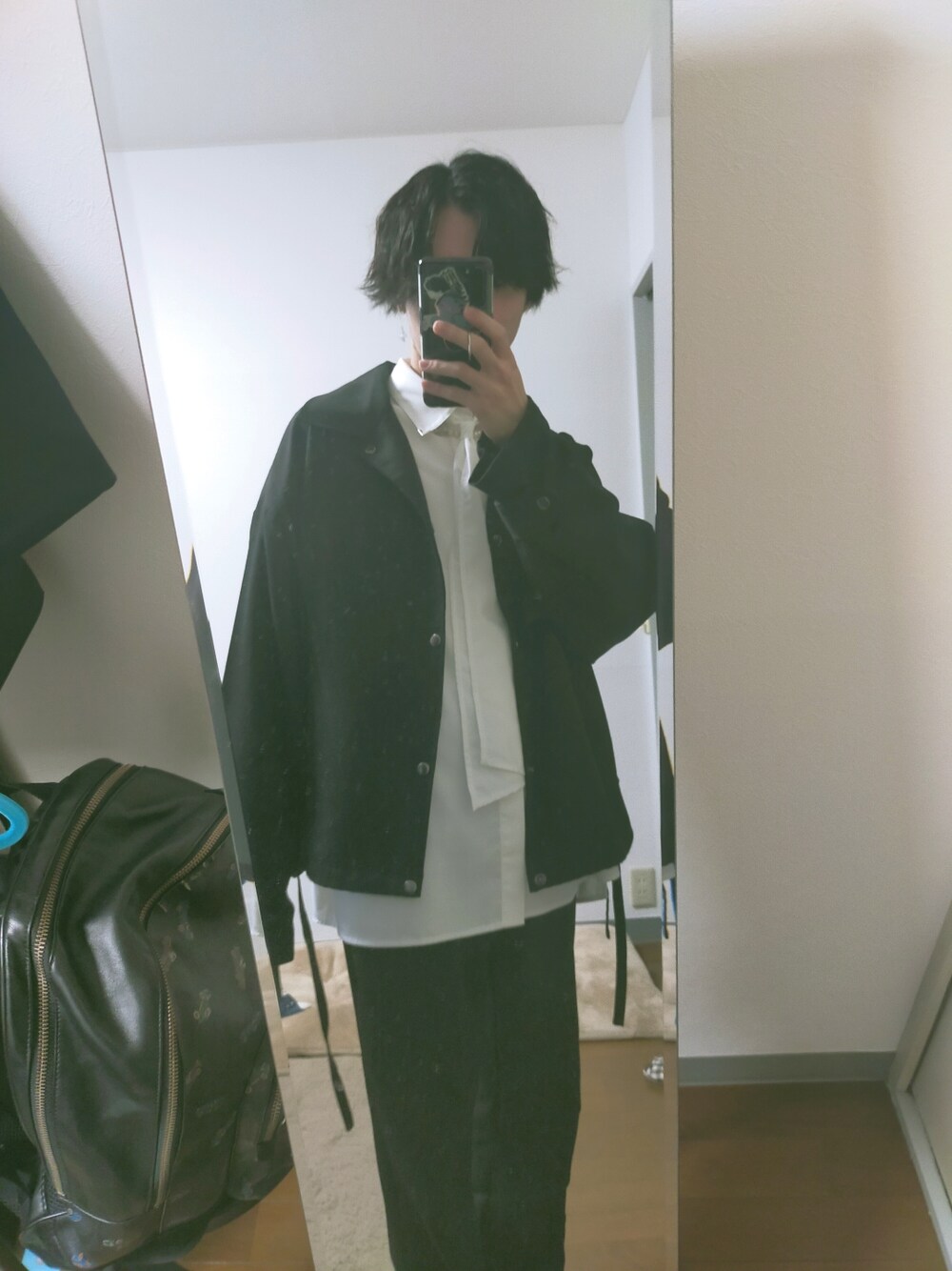 「秋ルック紹介するよ、おしゃれさんと繋がりたい、お洒落さんとつながりたい、adrer、EMMA  CLOTHES、スピンズ、ブルゾン、シャツ、フレアパンツ、モノトーン」｜「SPINNSの【7 Color】カラーフレアジャージパンツ（その他パンツ、ブラック系）」を使った、R【 相互 】さん（メンズ・165cm）の秋コーディネートの1枚目の写真