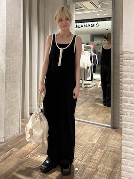 「JEANASIS（ジーナシス）のチェーンハンドルキンチャクBAG/1023355（ショルダーバッグ、ホワイト系）」を使った、おはさん（レディース）の夏コーディネート