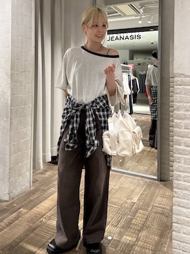 「JEANASIS（ジーナシス）のチェーンハンドルキンチャクBAG/1023355（ショルダーバッグ、ホワイト系）」を使った、おはさん（レディース）の夏コーディネート
