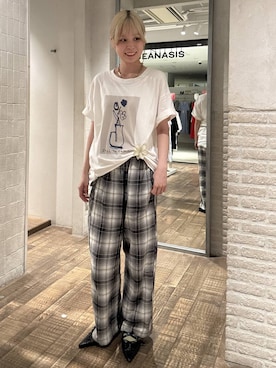 「JEANASIS（ジーナシス）の【kurry×JEANASIS】BIGプリントTEE/1043156（Tシャツ/カットソー、ホワイト系）」を使った、おはさん（レディース）の夏コーディネート