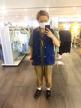 「Dr. Martens（ドクターマーチン）のアイテム（ドレスシューズ、ブラック系）」を使った、Spencer Cheungさん（メンズ・170cm）の春コーディネート