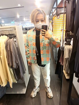 「BALENCIAGA（バレンシアガ）のアイテム（スニーカー、ベージュ系）」を使った、Spencer Cheungさん（メンズ・170cm）の春コーディネート
