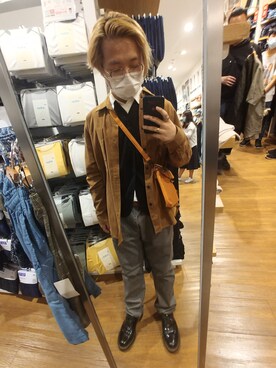 「Levi's（リーバイス）のアイテム（デニムパンツ、グレー系）」を使った、Spencer Cheungさん（メンズ・170cm）の春コーディネート