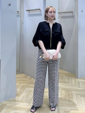 「ROPE'（ロペ）のハイクオリティーラムレザー・ロープ模様クラッチ/スモール（クラッチバッグ、ホワイト系）」を使った、MIYUKIさん（レディース・164cm）の春コーディネート