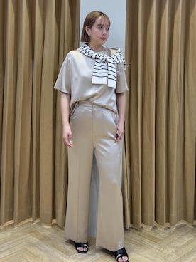 「ROPE'（ロペ）のドレープサテンティーブラウス/セットアップ対応・イージーケア（シャツ/ブラウス、ベージュ系）」を使った、MIYUKIさん（レディース・164cm）の春コーディネート