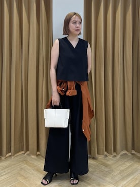 「ROPE'（ロペ）の【洗える】ヨーロピアンリネンベーシックシャツ/一部セットアップ対応（シャツ/ブラウス、ブラウン系）」を使った、MIYUKIさん（レディース・164cm）の春コーディネート